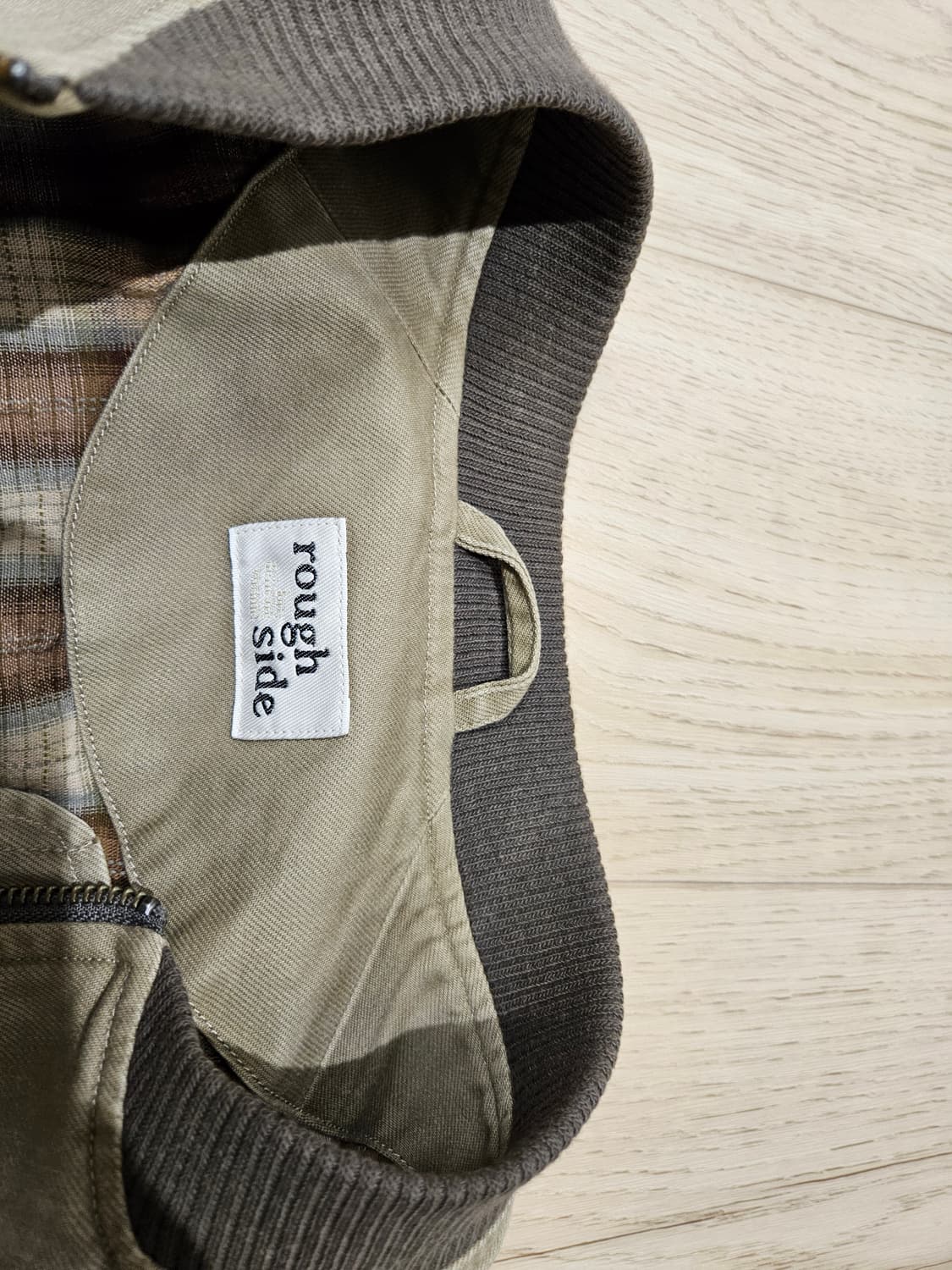 러프사이드 24fw 호라이즌봄버 카키베이지 (택포) 상품이미지4