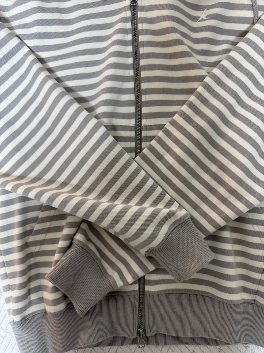 더콜디스트모먼트 후드집업 상품이미지2