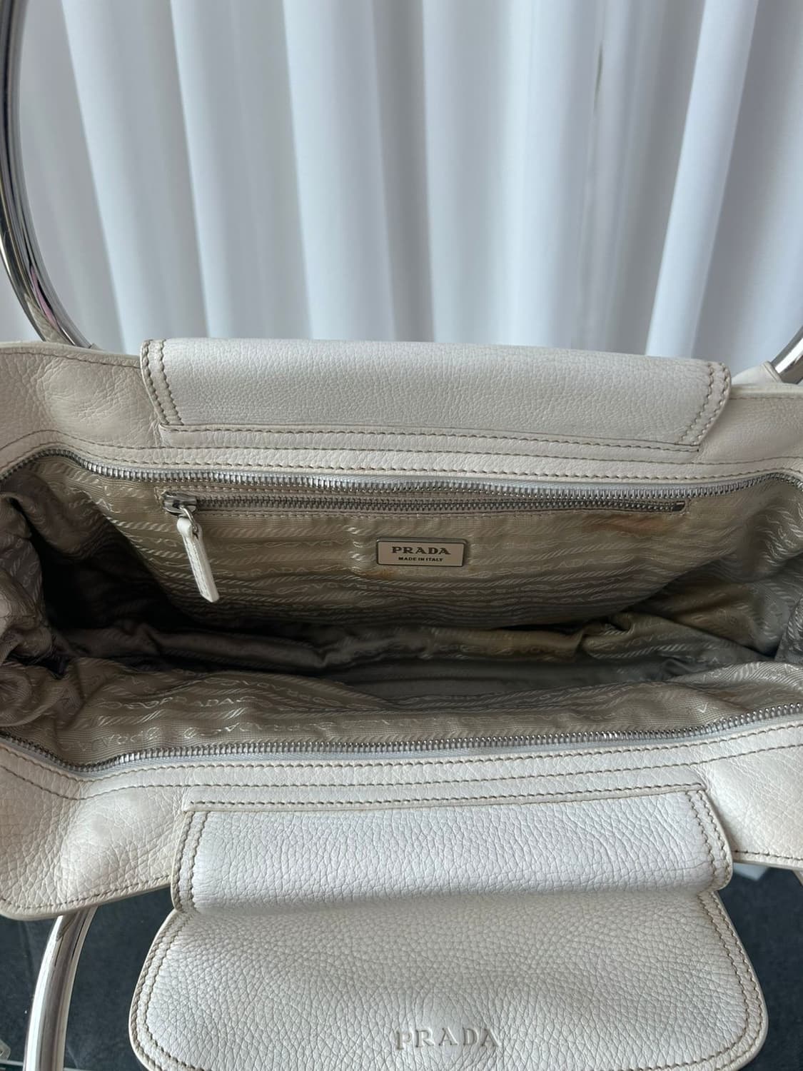 프라다 SS2003 메탈 바 비텔로 다이노 레더 링 백 상품이미지6