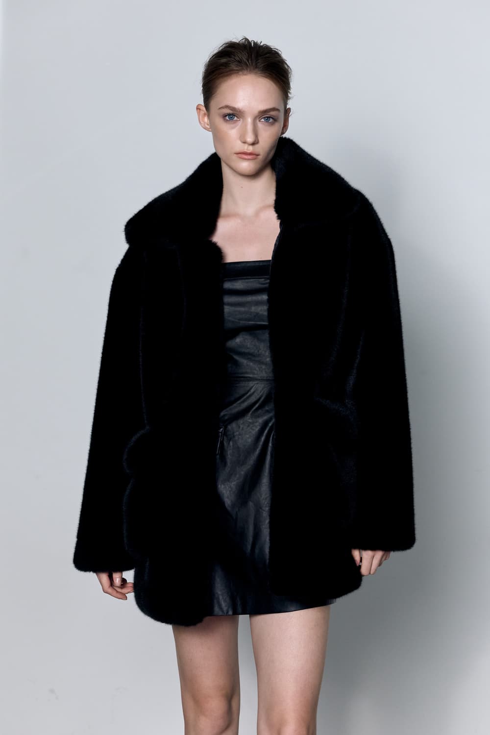 RHEME 블랙 베어 퍼 코트 상품이미지1