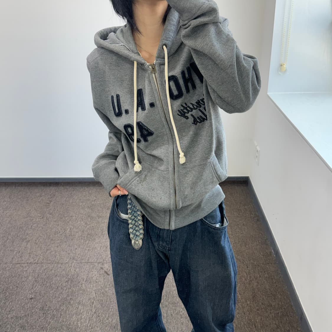 Who.A.U 후아유 네이비 로고 그레이 후드집업 상품이미지2