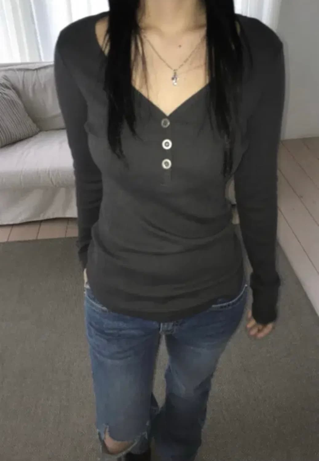 나의나인 이즈이즈 liner  버튼 라운드 티셔츠 차콜 상품이미지1