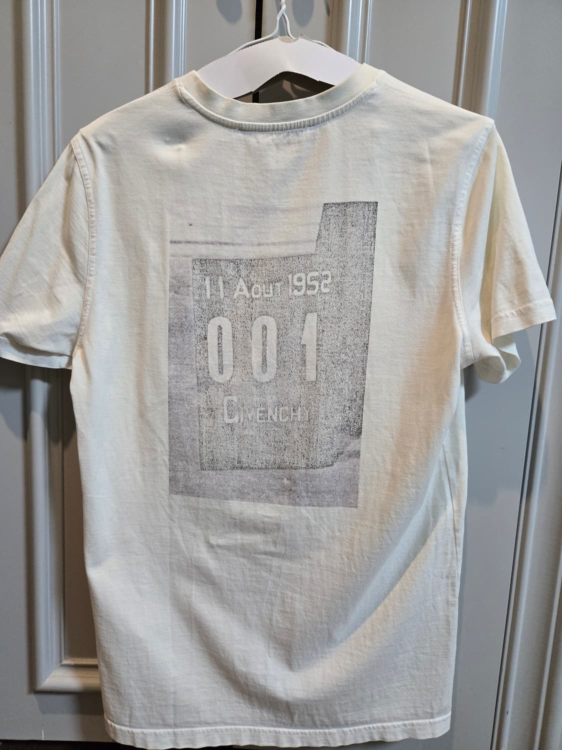 지방시 반팔 판매합니다 상품이미지1