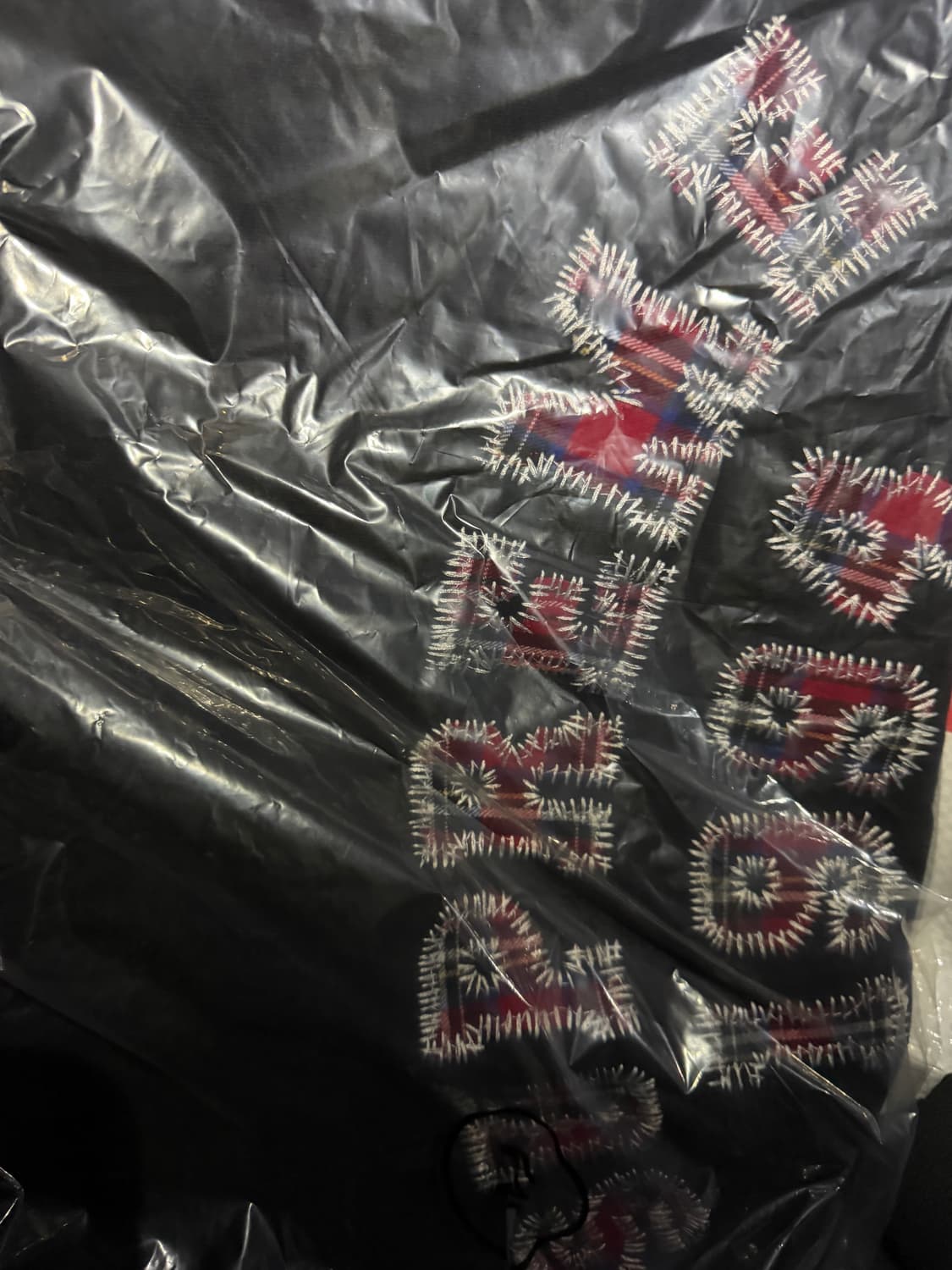 슈프림 플레이드 아크 맨투맨 블랙 새상품 판매합니다.  상품이미지2