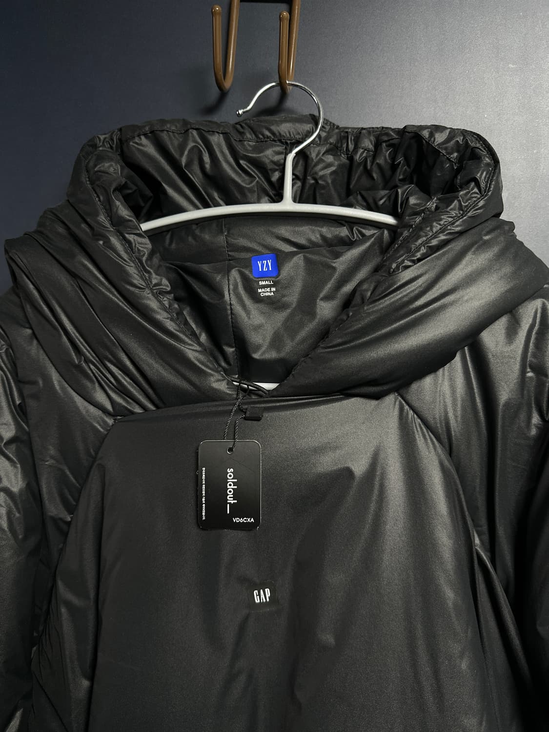 [S] 이지 갭 엔지니어드 바이 발렌시아가 티컷 퍼퍼 파카 블랙 상품이미지2