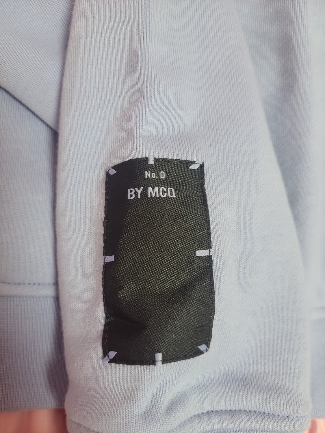 정품)급처잠깐1번입음!알렉산더맥퀸 크롭맨투맨티 매장가39메종마르지엘라st 상품이미지5