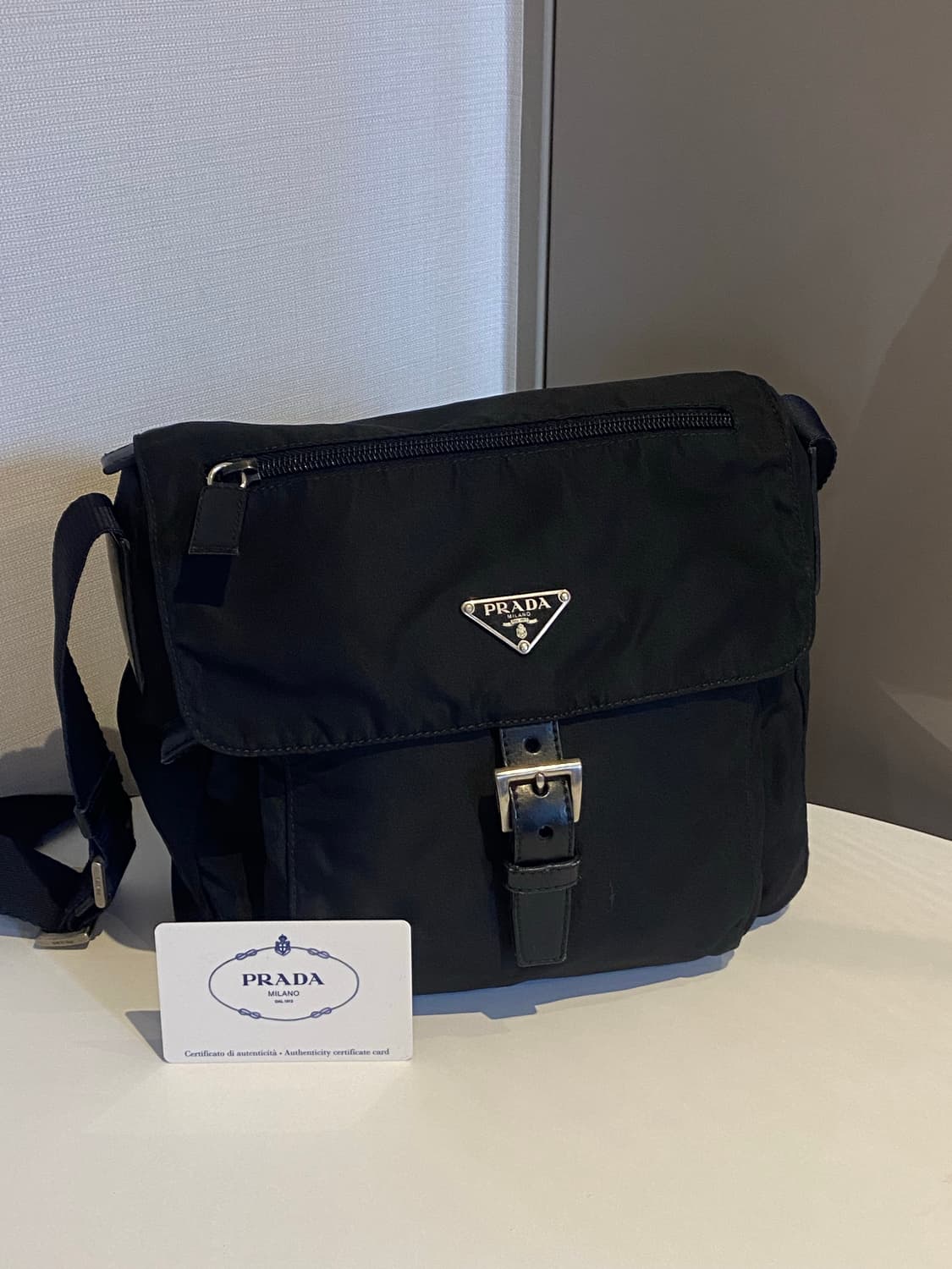 프라다 나일론 원버클 크로스백 상품이미지3