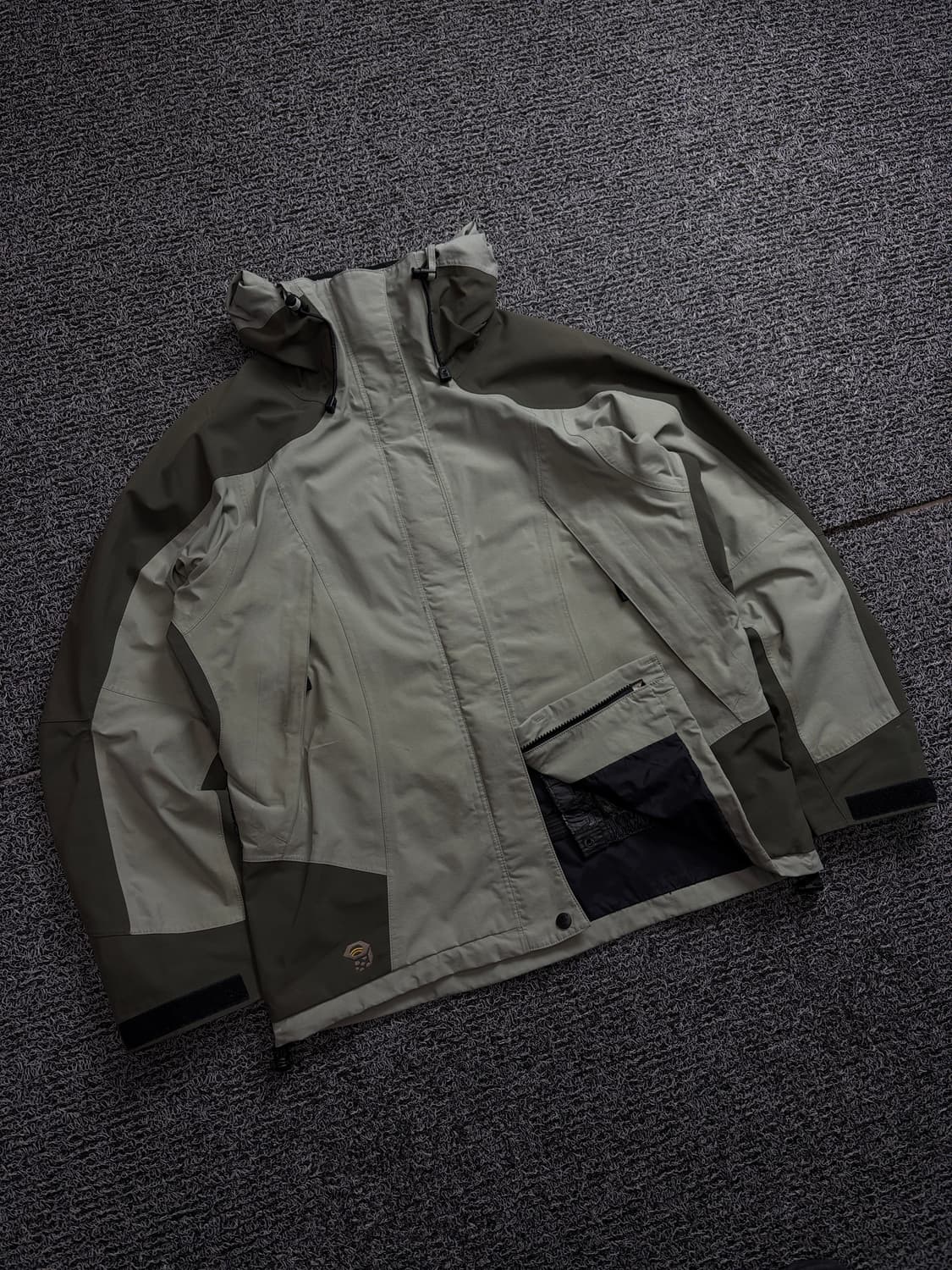 마운틴하드웨어 고어텍스 USA og 배색 마운틴 자켓 카키 1893 상품이미지1