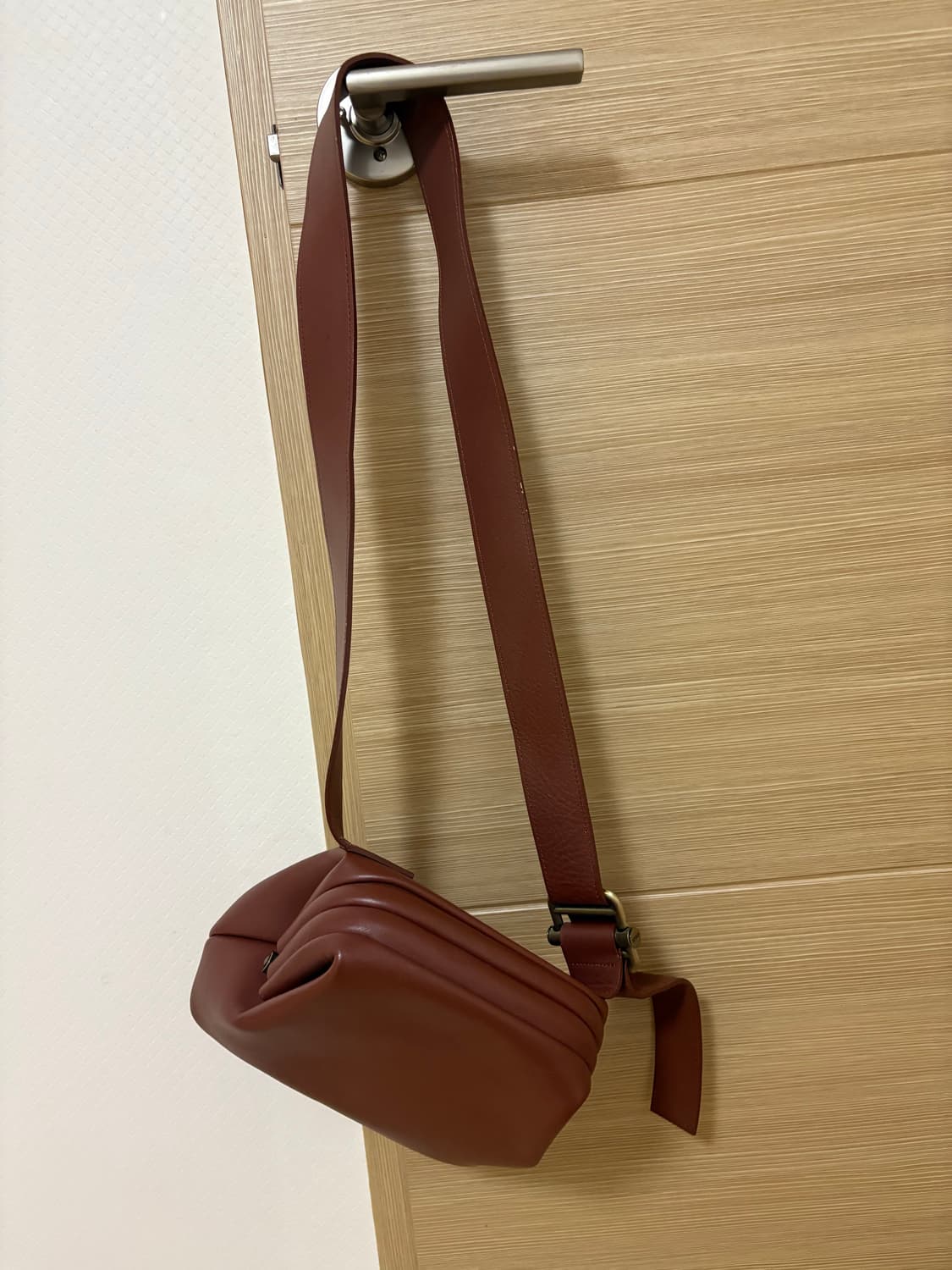 오소이 브로트백 브라운 상품이미지3