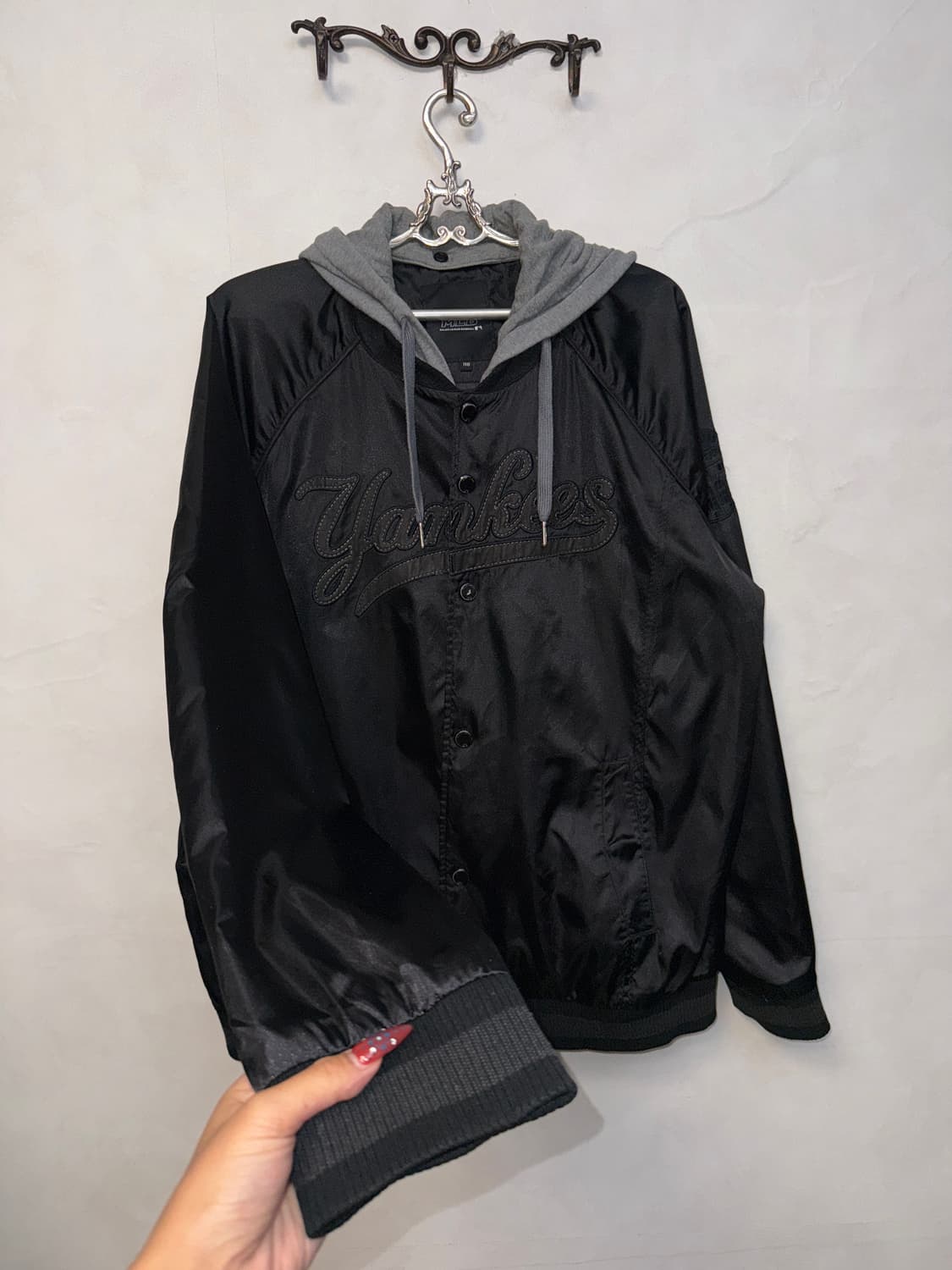 MLB black yankees hood layered over jk 상품이미지2