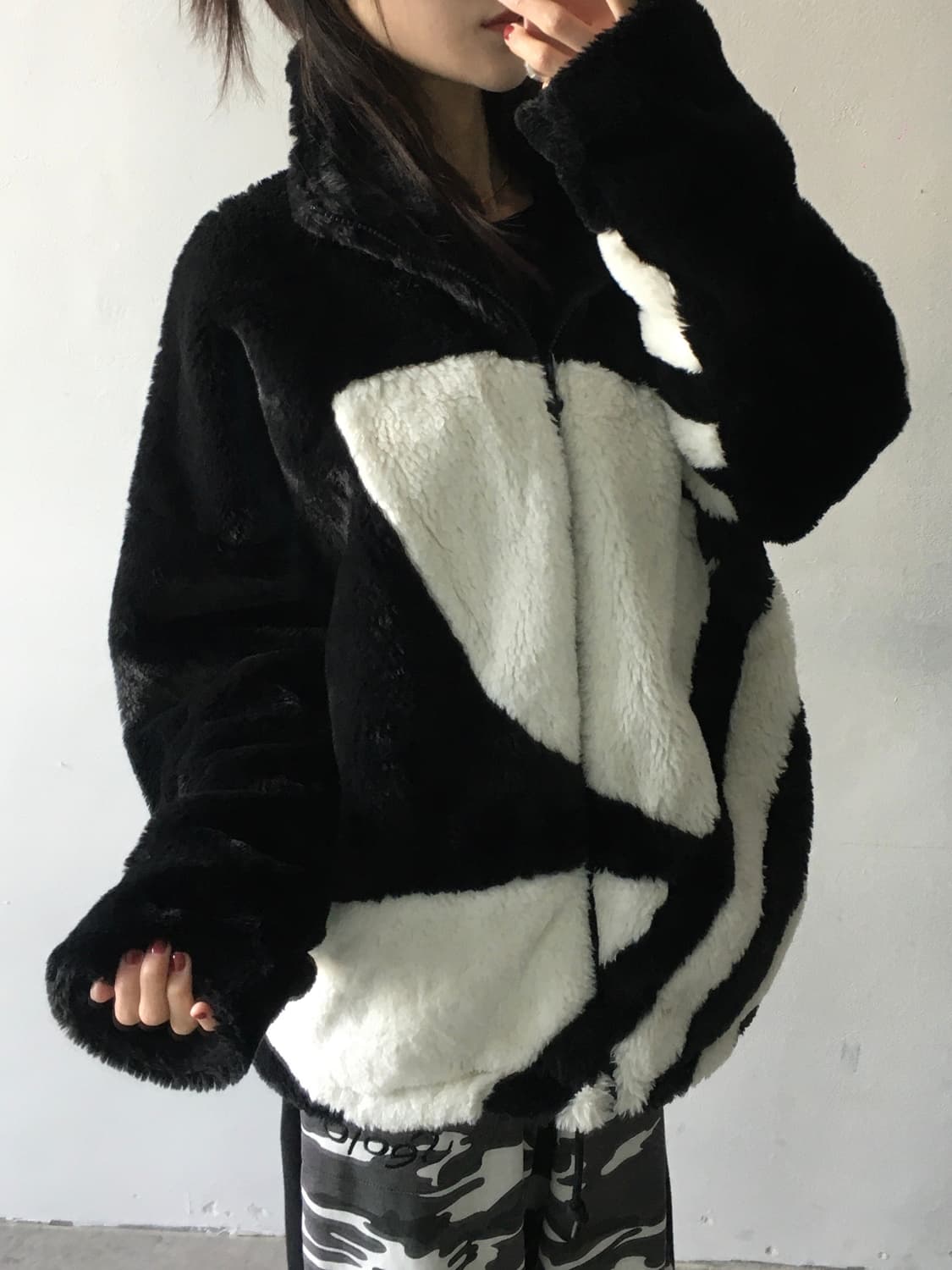 아디다스 빅로고 퍼자켓 상품이미지2