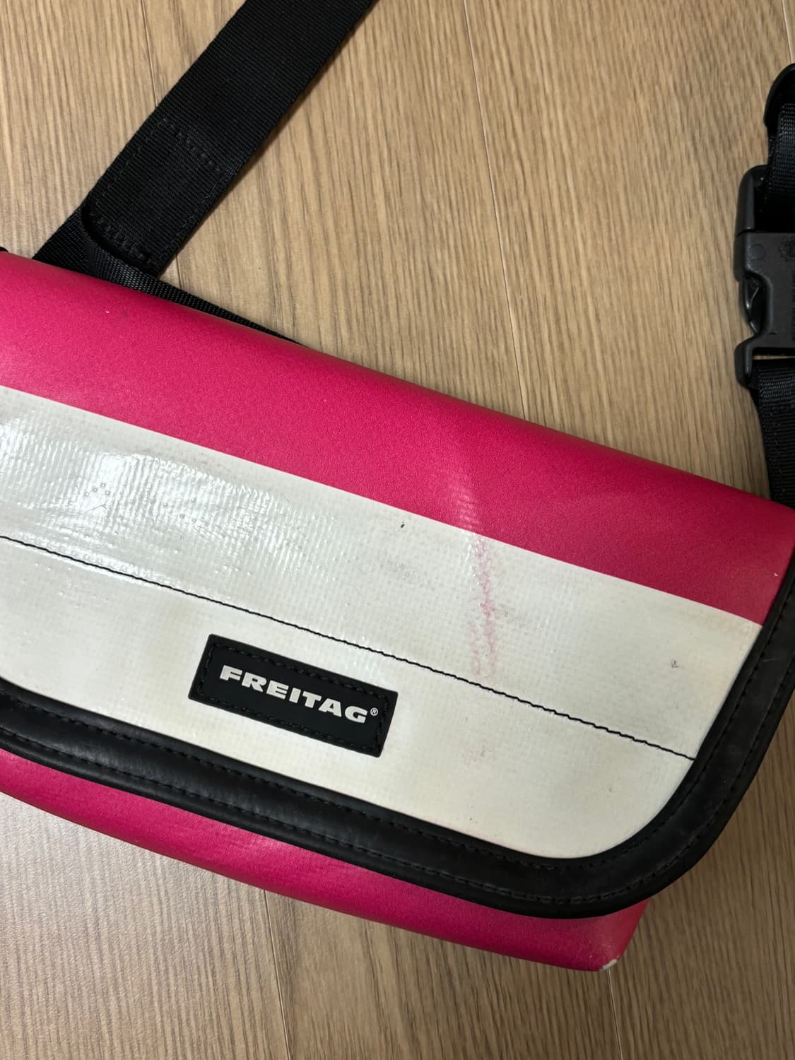 프라이탁 핑크 화이트 크로스백(제이미) 상품이미지2