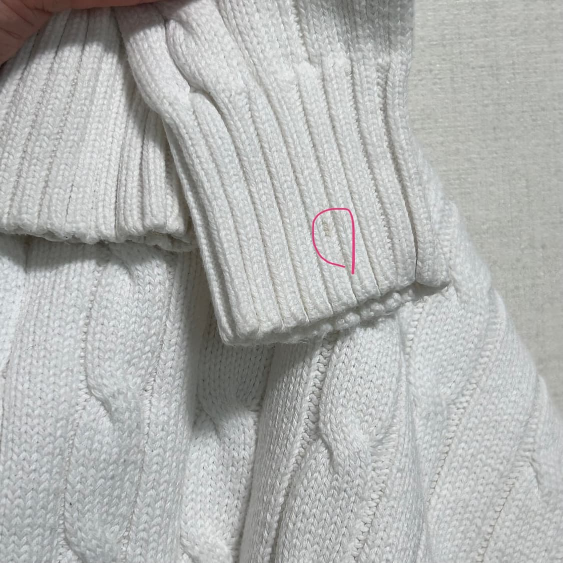 폴로 랄프로렌 신형 큐알 브이넥 꽈배기 니트 화이트 XS 상품이미지9