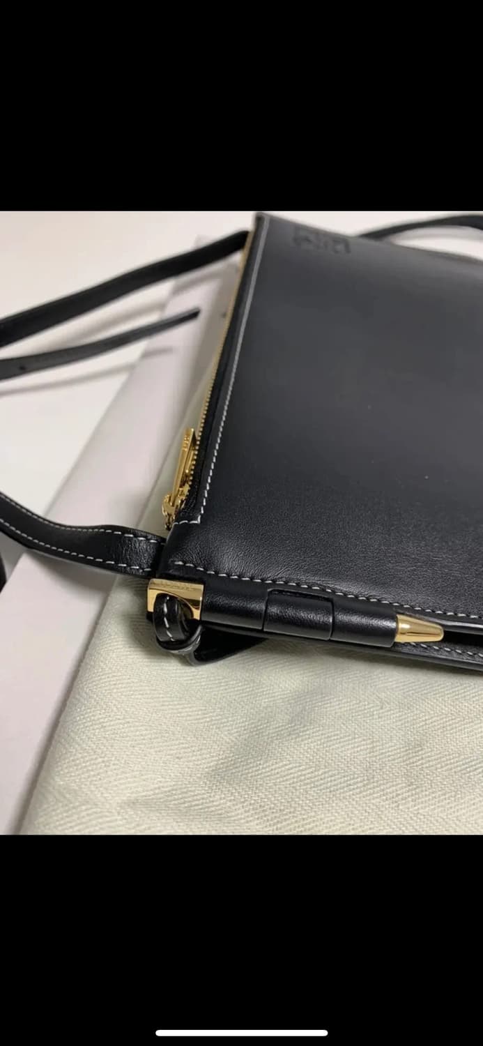 로에베 게이트 더블지퍼 파우치백 블랙 상품이미지5