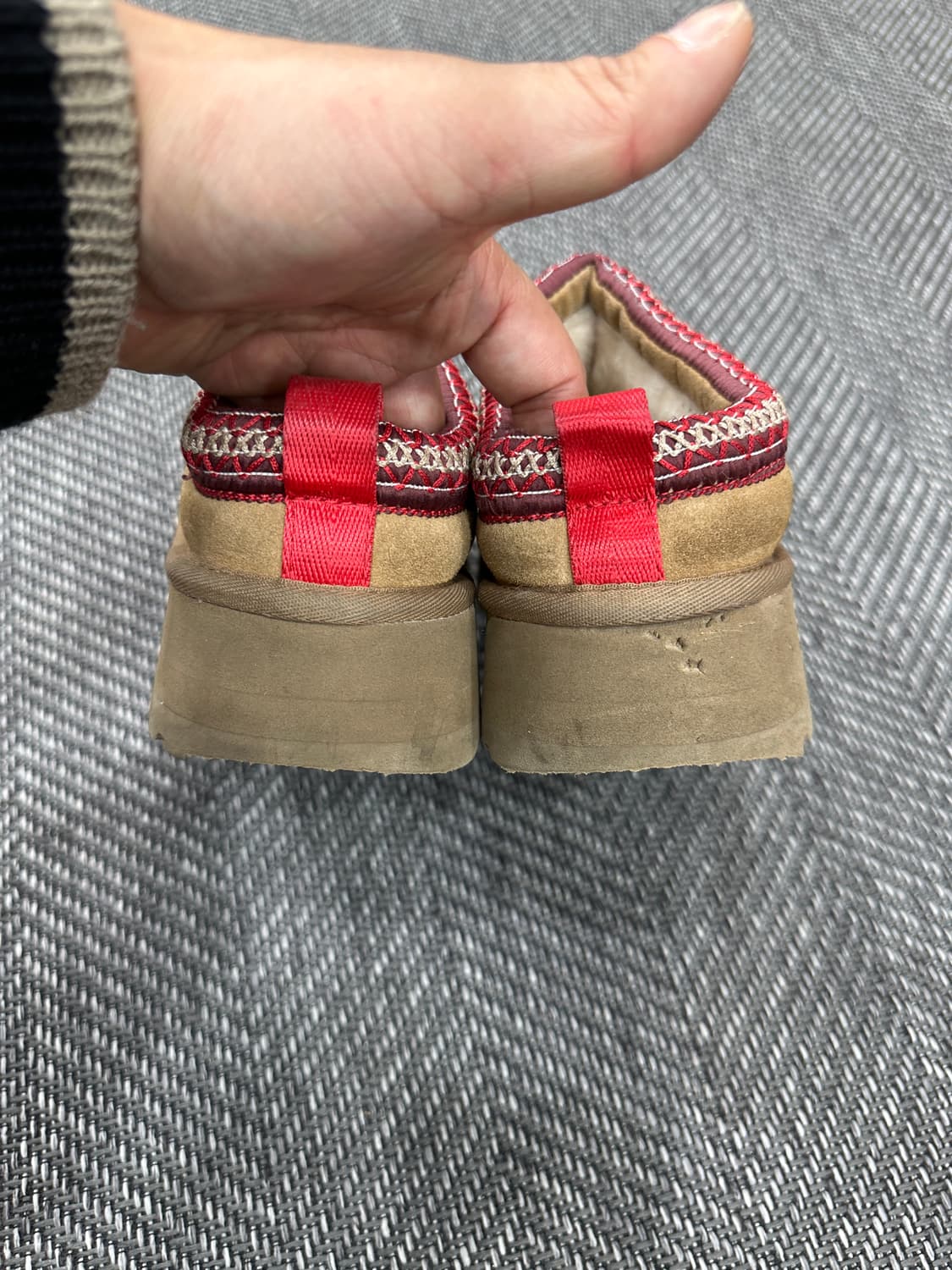 UGG 타스만 체스넛 플랫폼 슬리퍼 상품이미지5