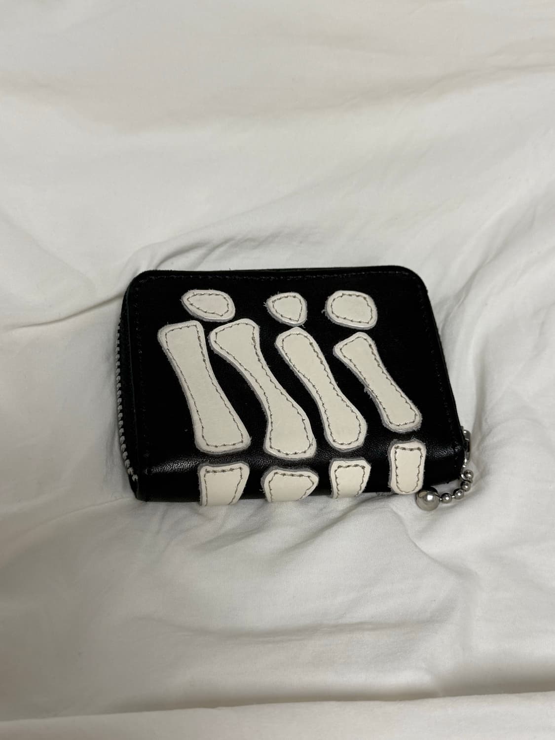 캐피탈 떰즈 업 본 핸드 집 미니 지갑 블랙  상품이미지3