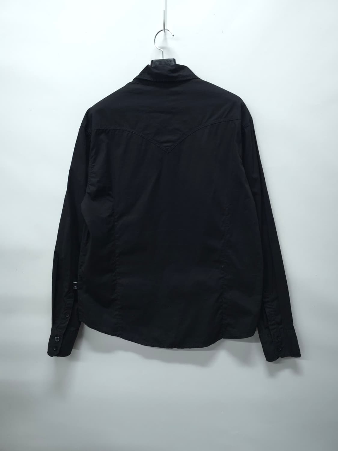 에비수(EVISU) 블랙 포인트자수 스판셔츠 (95) 상품이미지7