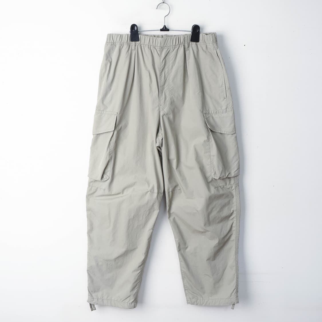 33/유니클로U 와이드핏 파라슈트 카고팬츠 상품이미지1