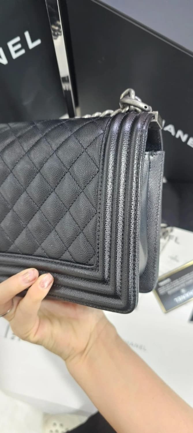 (정품)샤넬 보이백 미듐 캐비어 은장 상품이미지3