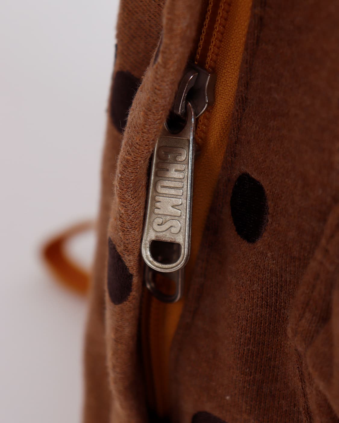 [CHUMS] 브라운 도트 스웻 × 핑크 캔버스 백팩 상품이미지7