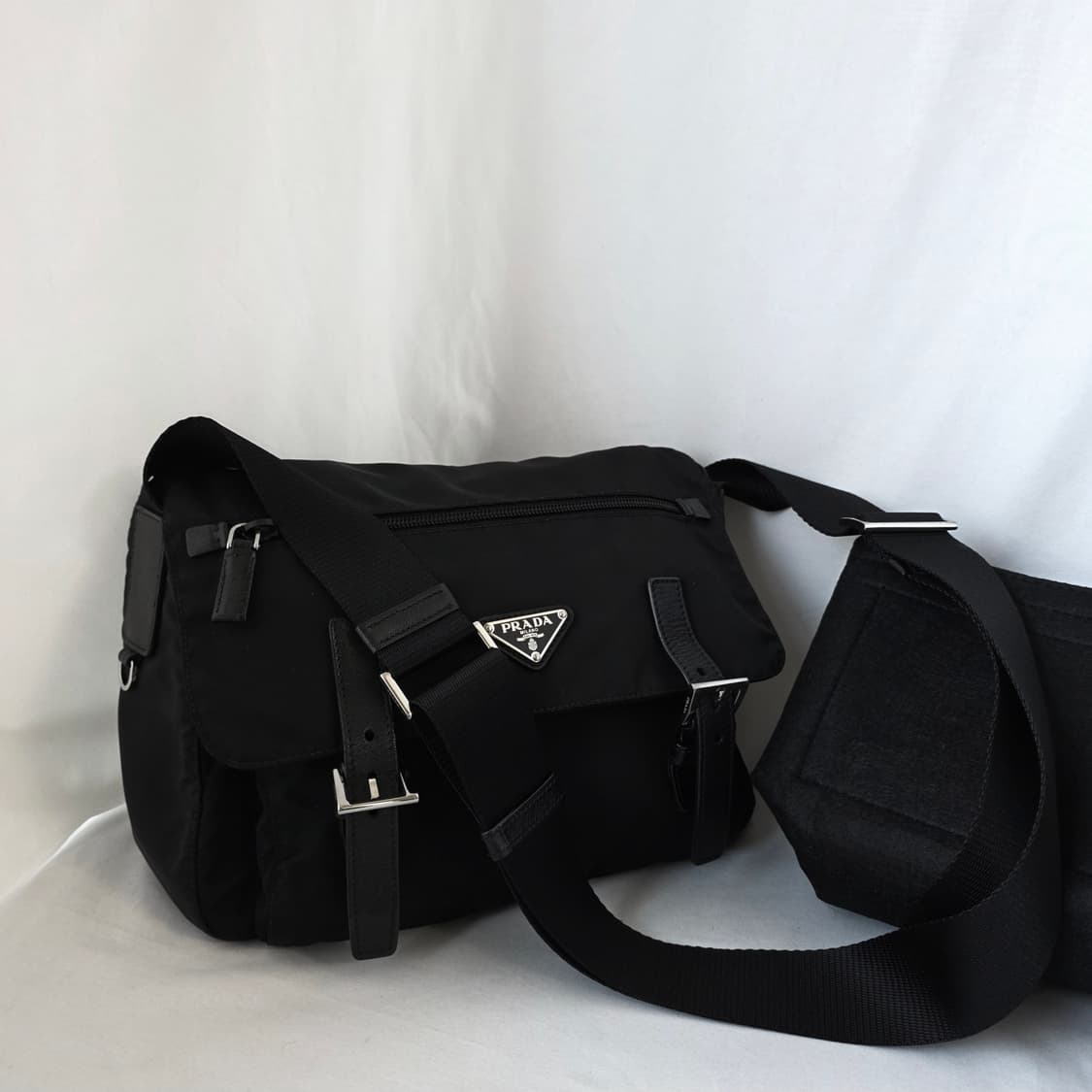 [정품 PRADA] 프라다 투포켓 사피아노 나일론 메신저백 크로스백 상품이미지1