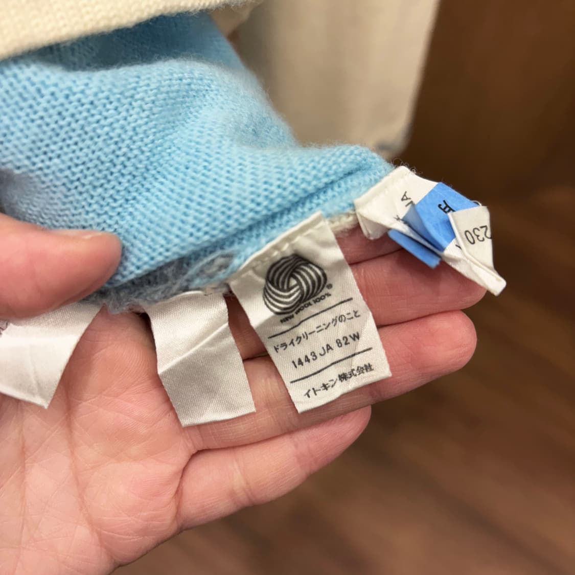 꾸레쥬 터틀넥 긴팔 니트 블루 눈꽃 노르딕 패턴 스티치 디테일 아이보리 상품이미지8