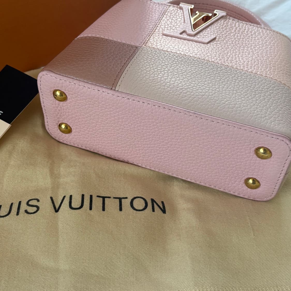 (⚡️번개보증서 지참)루이비통 M59268 핑크 카퓌신 토뤼옹 토트백 상품이미지4