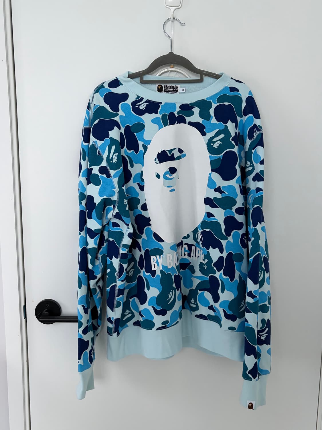 베이프 블루 카모 맨투맨 상품이미지1