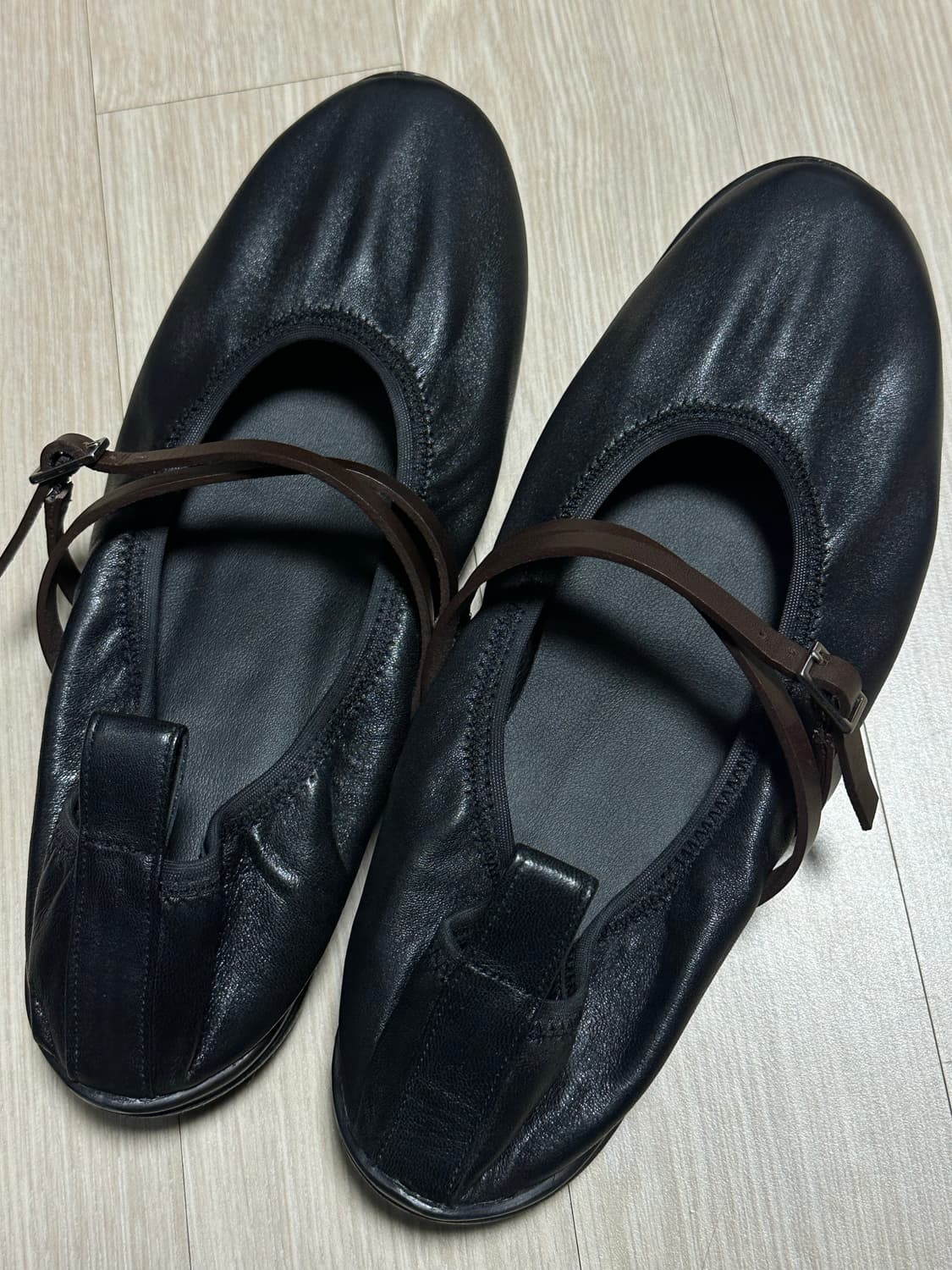 아모멘토 비브람 셔링 플랫 블랙 상품이미지4