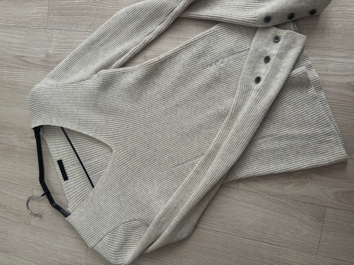 데미지 브이넥 니트 상품이미지8