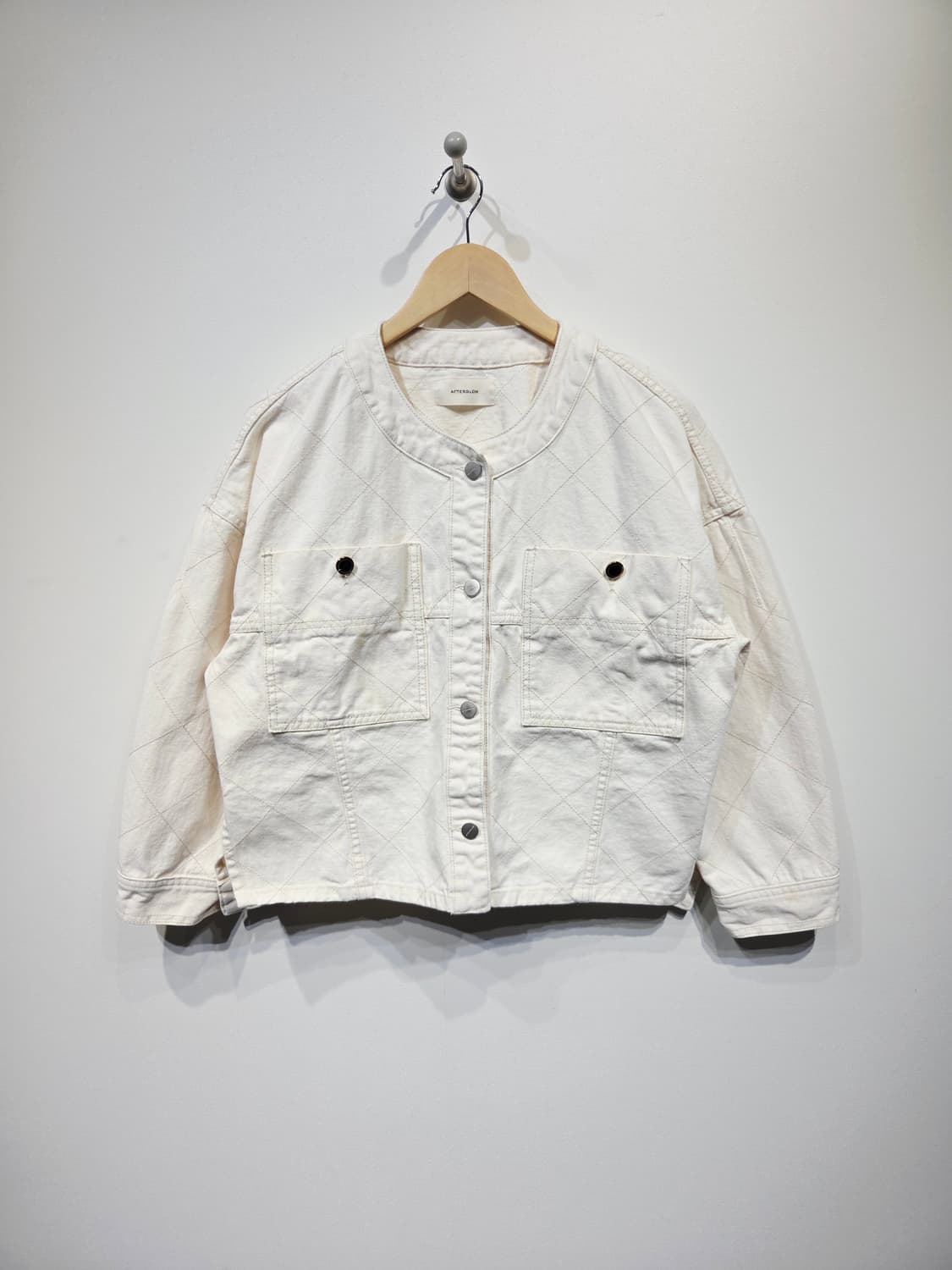 AFTERGLOW 애프터글로우 다이아 퀄팅 노카라 크롭 자켓 상품이미지2