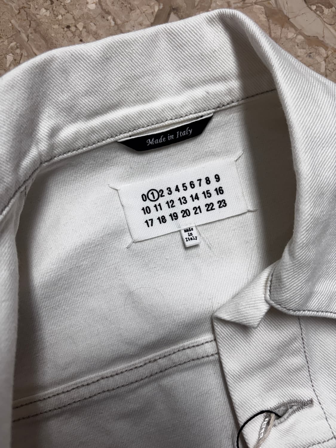 새상품) 21SS 메종 마르지엘라 포스티치 화이트 데님 베스트 상품이미지7