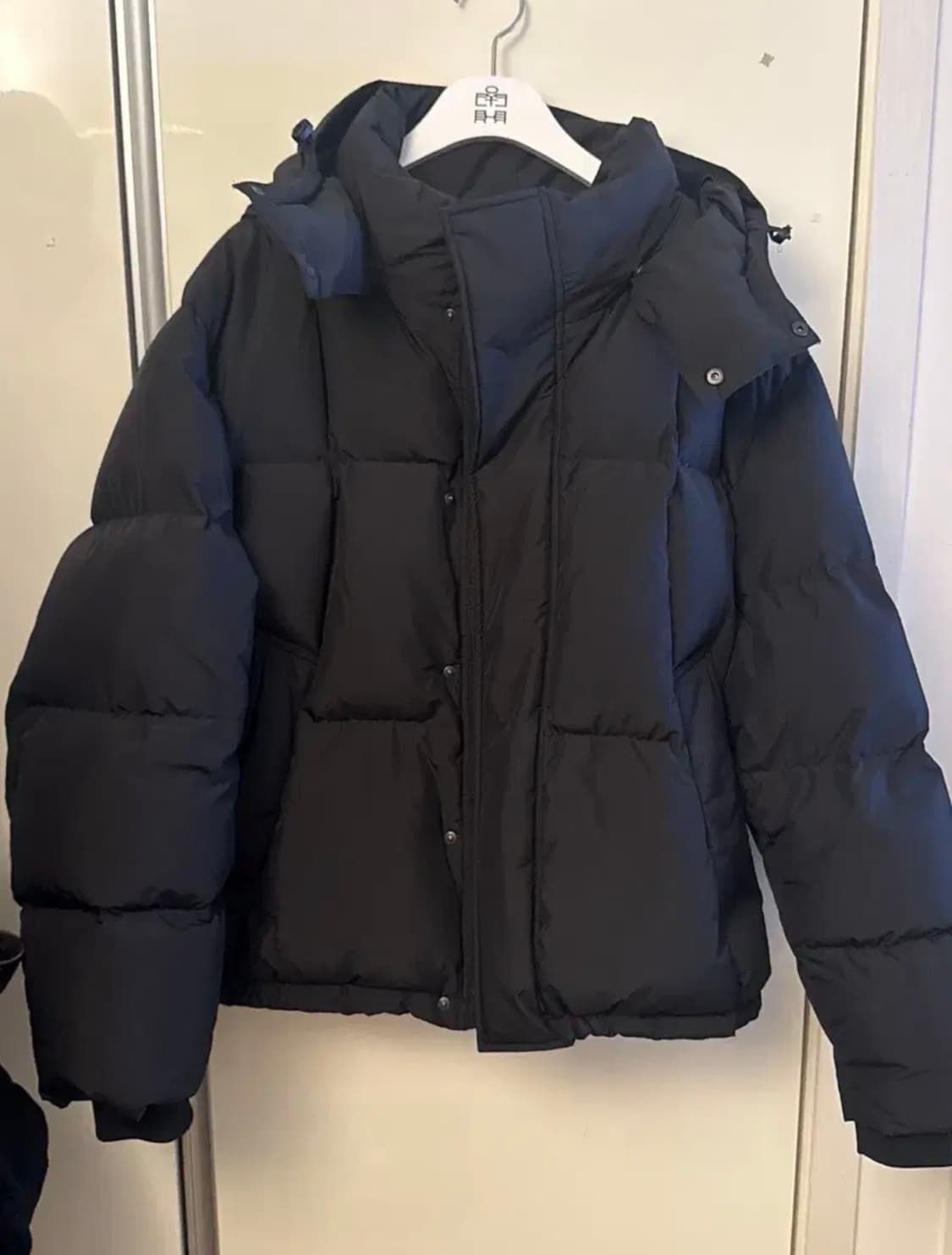 [04/100]벨리에 크로스라인 패딩 - 블랙 상품이미지1