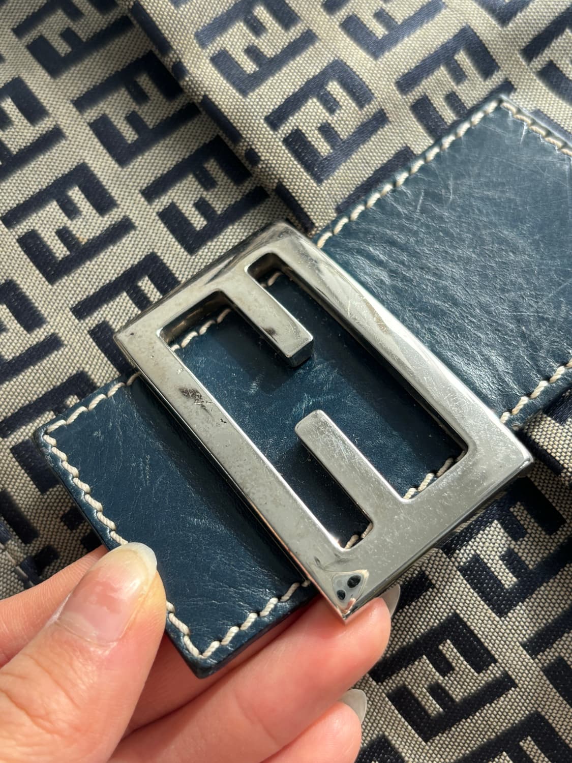 Fendi 펜디 주카패턴 바게트 백 상품이미지6