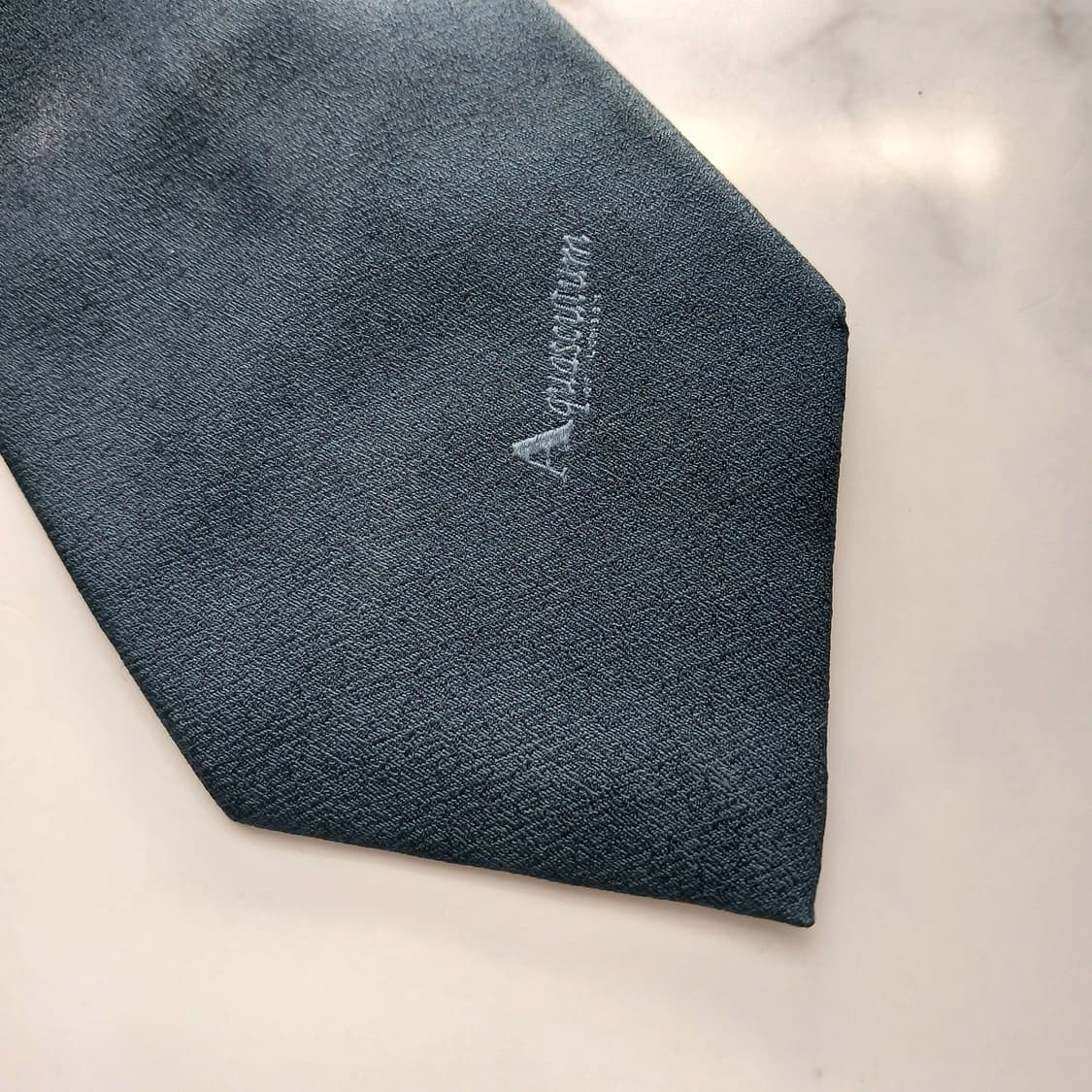 아쿠아스큐텀 실크 솔리드 로고 넥타이 9.6cm A+등급 A18679
 상품이미지7