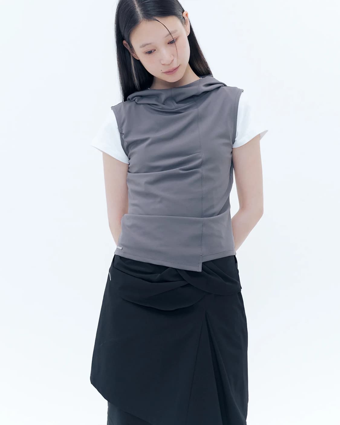 [2] 미세키서울 코울넥 핀턱 후드 슬리브리스 상품이미지1