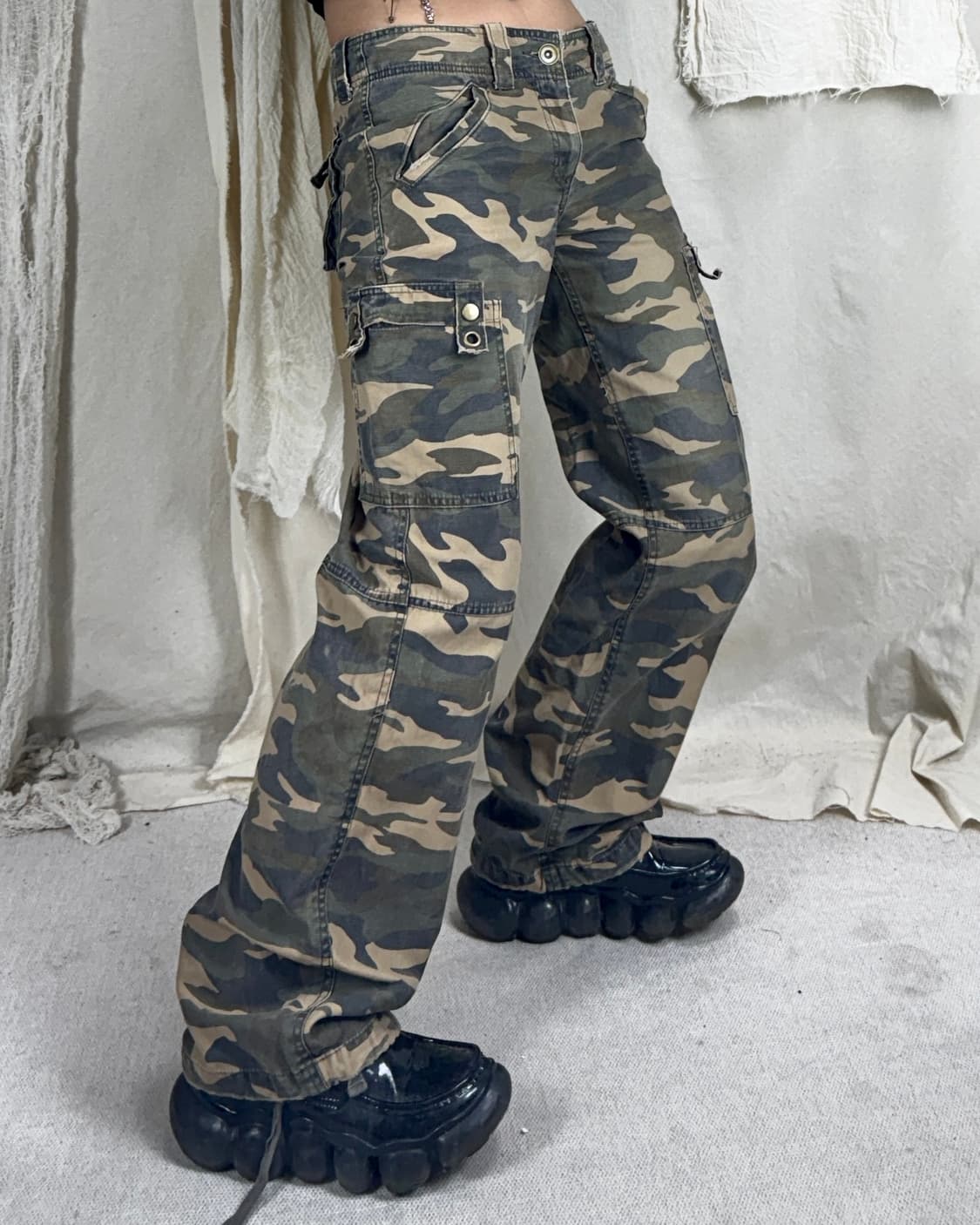 버클 디테일 카모팬츠 상품이미지2