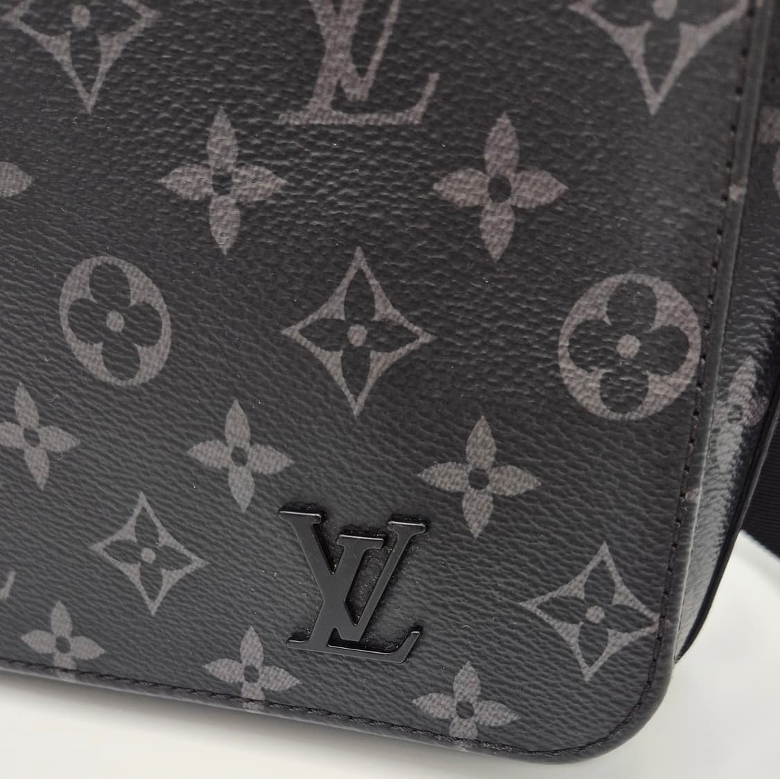 루이비통 M45272 이클립스 디스트릭트 크로스백 PM 상품이미지3