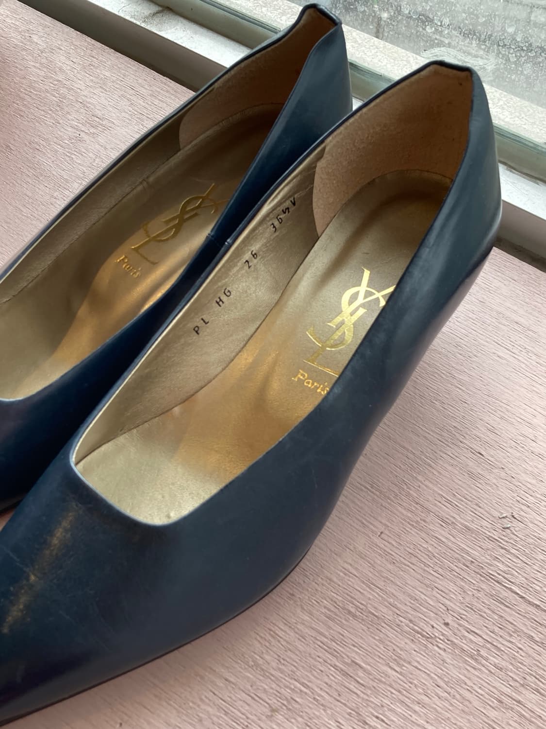 입생로랑 레더 포인티드 미들힐 상품이미지3