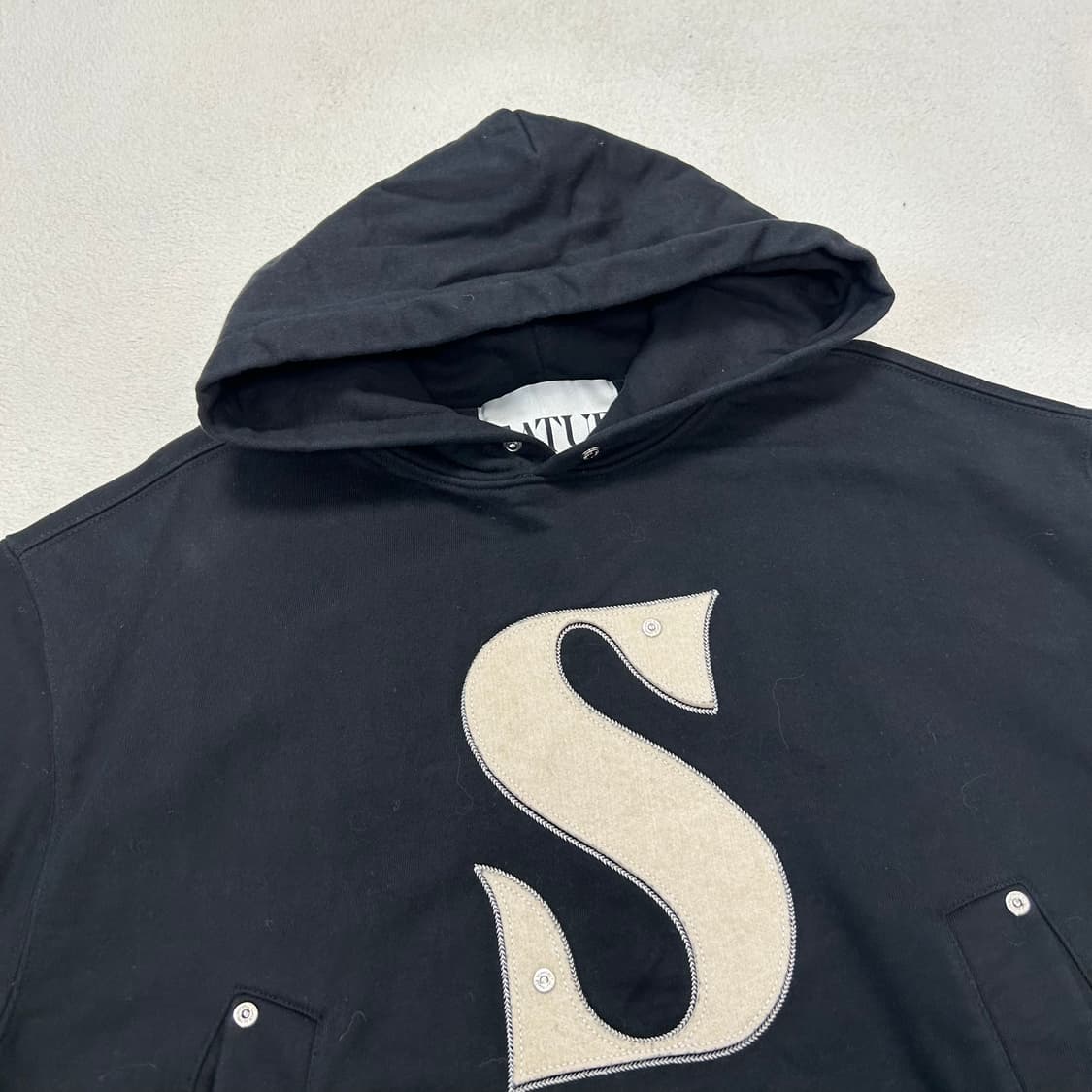 Satur Rivet Appliqué Black Hoodie 상품이미지5