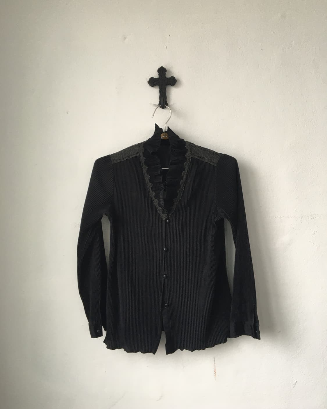 Lace point pleats high neck cardigan 상품이미지1