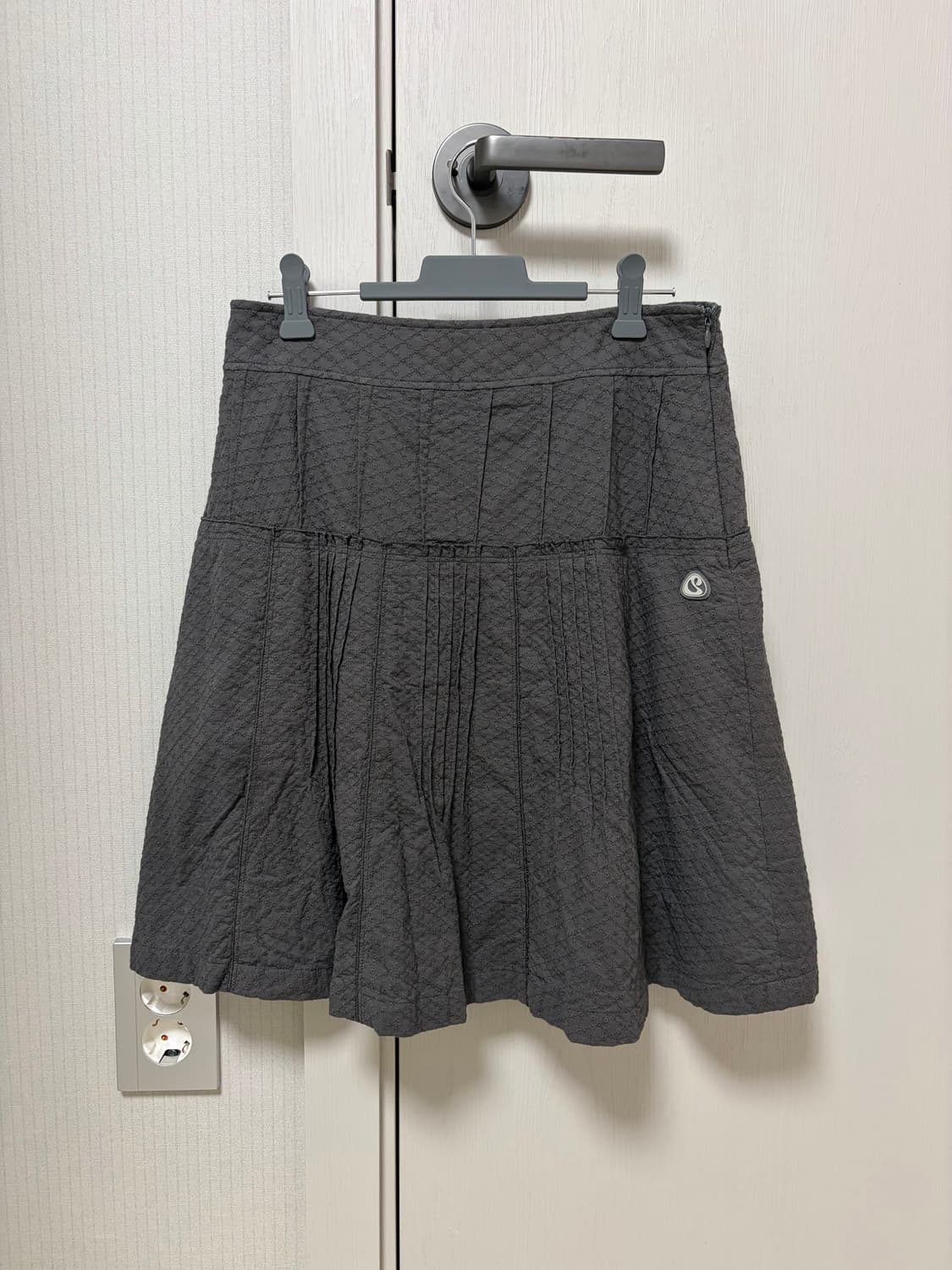 코이세이오 플라워 핀턱 스커트 차콜 0사이즈 상품이미지2