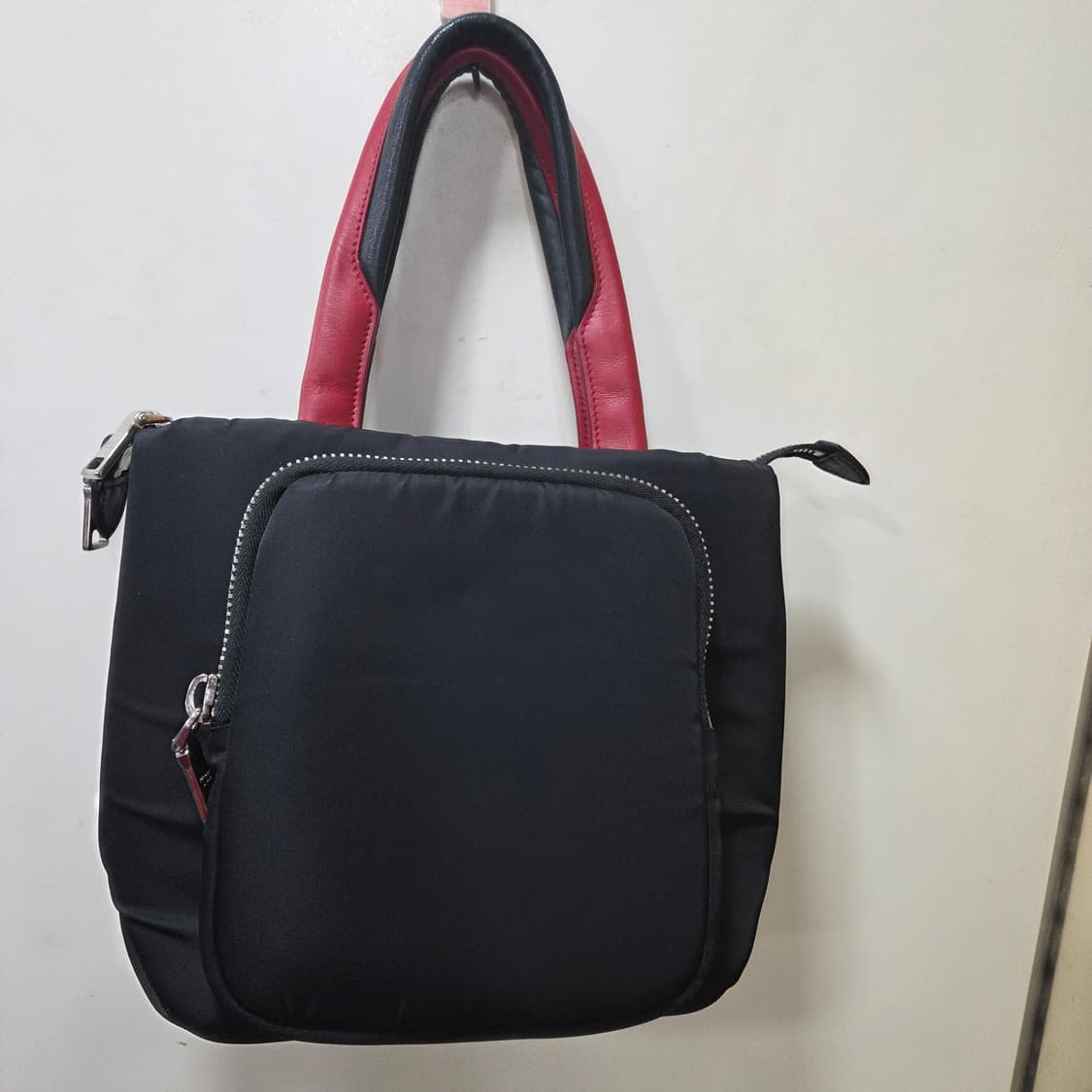 프라다 트라이앵글 토트 상품이미지2