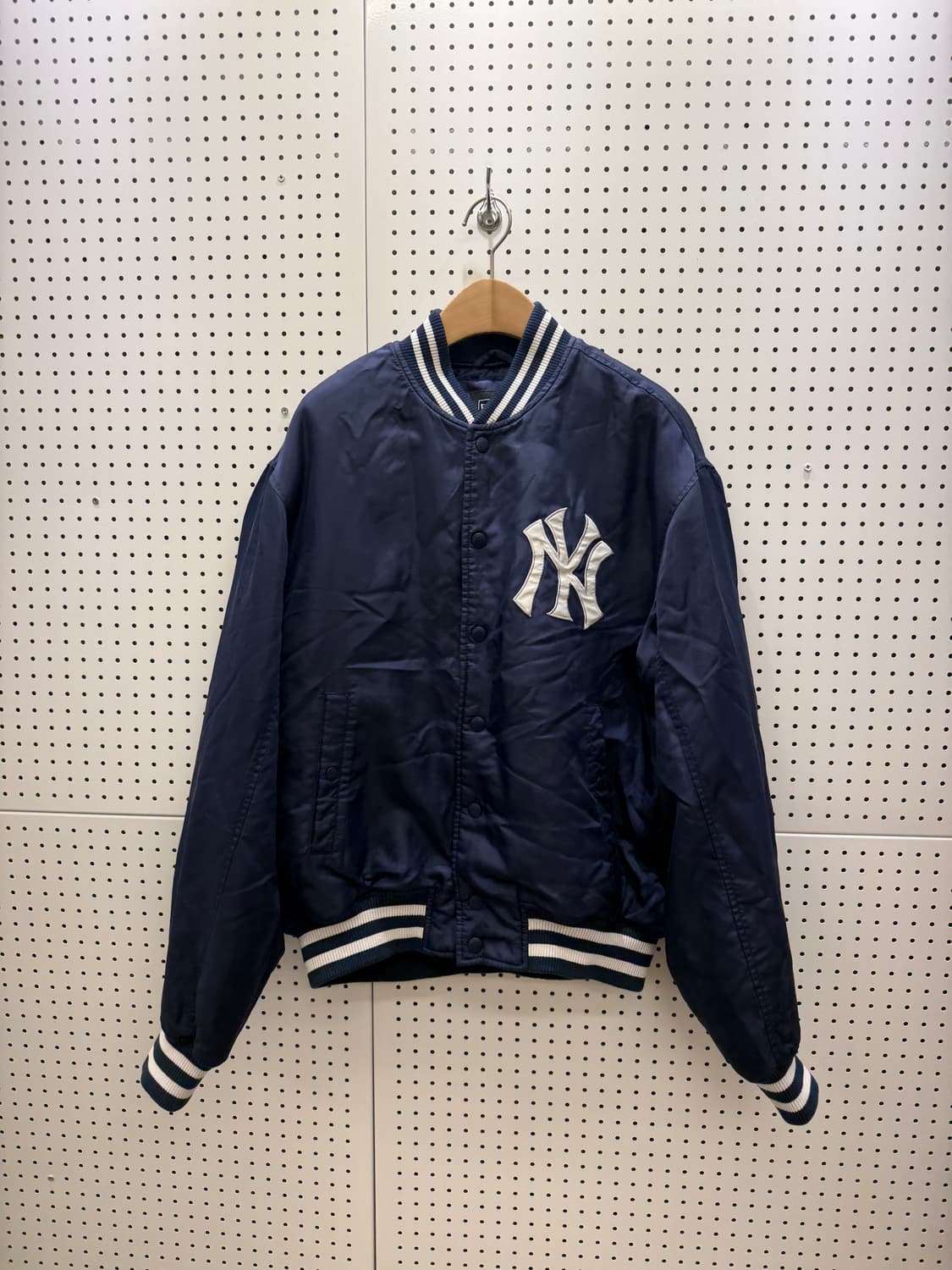 뉴에라 뉴욕 양키스 빅로고 사틴 바시티 점퍼 U328 상품이미지2