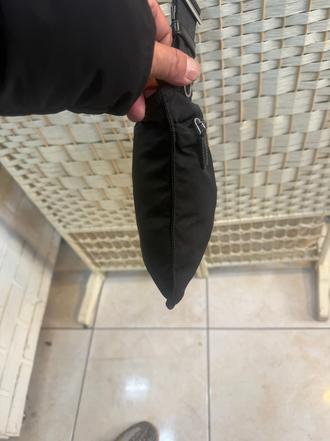 정품 프라다 나일론 크로스백 팝니다 상품이미지5