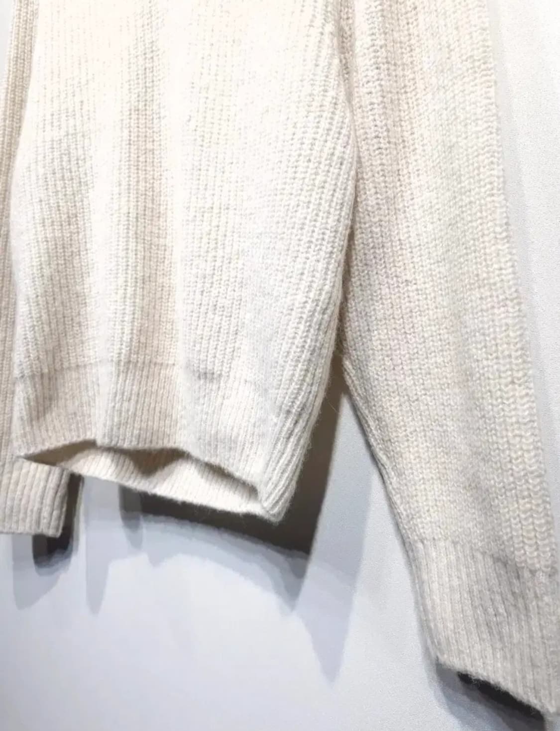 UMER 유메르 울 알파카 브이넥 니트 상품이미지4