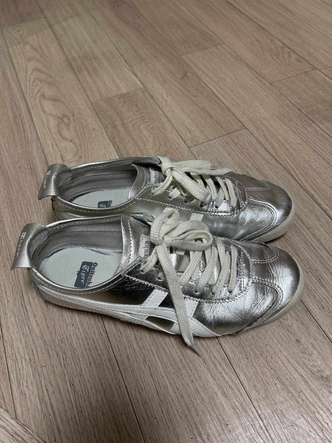 오니츠카타이거 멕시코66 화이트 실버 240 상품이미지1