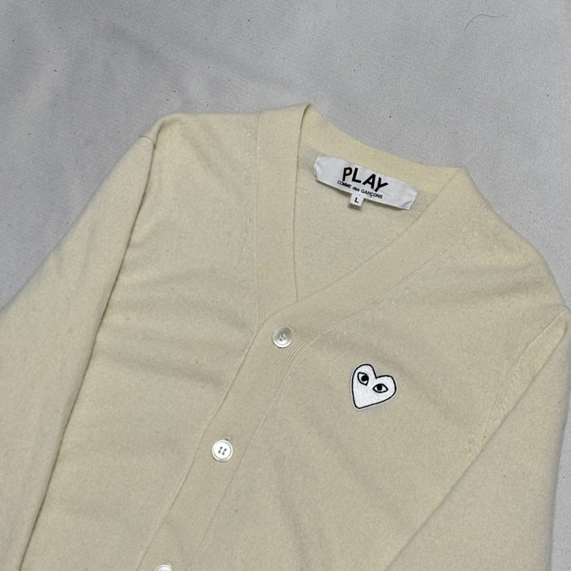 L 플레이 꼼데가르송 화이트 하트 아이보리 가디건 상품이미지1