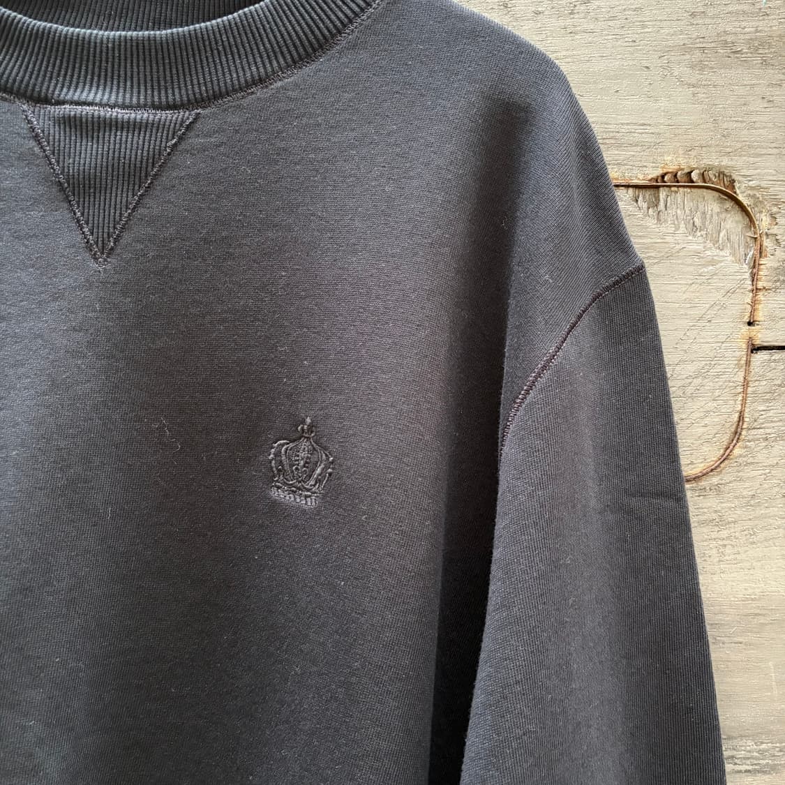 돌체앤가바나 크라운 자수 블랙 스웻셔츠 상품이미지3