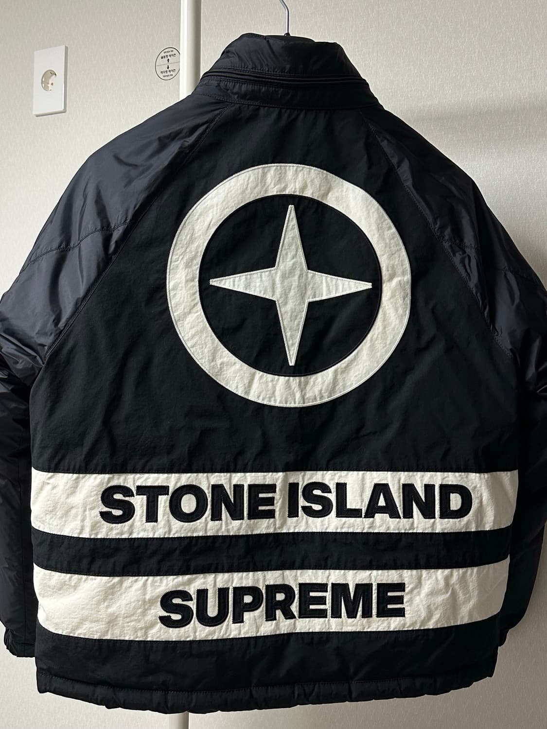 스톤아일랜드 x 슈프림 리버시블 패딩 23fw 블랙 상품이미지2